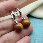 Серьги с мукаитом