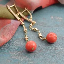 Длинные серьги из лососевого коралла