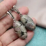 Серьги с родонитом