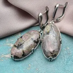 Серебряные серьги из родонита