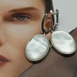 Серьги из белого перламутра