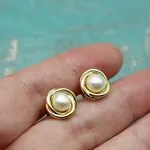 Серьги гвоздики с натуральным жемчугом