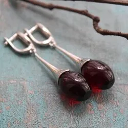 Серьги из темного янтаря