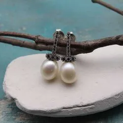 Изящные серьги из серебра и жемчуга