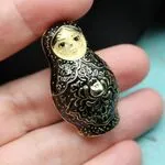 Брошь в виде матрешки