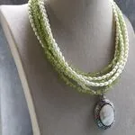 Многорядное украшение из жемчуга