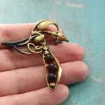 Брошь горошек из бронзы и янтаря