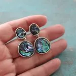 Серьги из перламутра гелиотиса