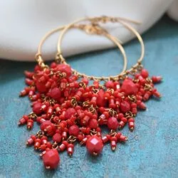 Яркие серьги в этностиле из коралла