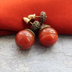 Серьги из медового сердолика и латуни
