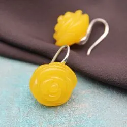 Серьги гвоздики из желтого янтаря