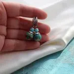 Стильные серьги с голубыми камнями