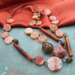 Колье из кости и сардоникса