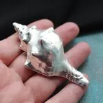 Брошь в виде морской ракушки