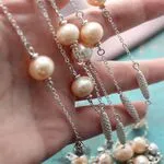 Бусы в стиле коко шанель из жемчуга и цепочек 