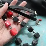 Стильные украшения с красными кораллами