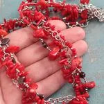 Колье в стиле гранж из цепей и камней