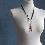 Оригинальные украшения с кораллами - колье с цепями