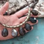 Украшения из агатов- колье, бусы, ожерелья