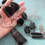 Стильное колье с ониксом и агатом