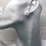 Эффектные серьги с жемчугом