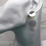 Стильные серьги из перламутра