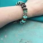 Модные браслеты с натуральными камнями - бирюза, резная кость