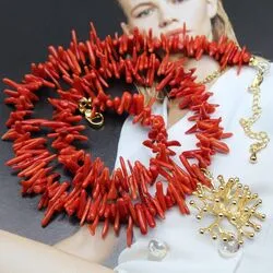 Колье из красного коралла и подвески