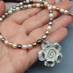 Колье с жемчугом и подвеской
