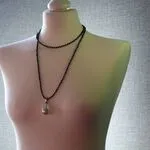 Черные и белые камни в украшениях