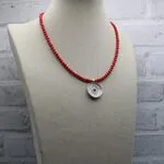Коралловые бусы