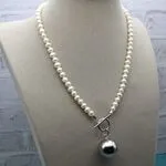 Колье из жемчуга с подвеской