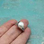 Кольцо с крупным жемчугом