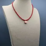 Колье из кораллов с подвеской