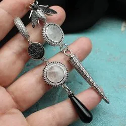 Асимметричные серьги с агатом, цирконами друзой