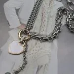 Колье с подвесками сердечками