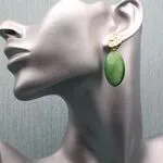 Серьги с зелеными камнями - серьги с зеленым перламутром