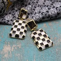 Стильные серьги 