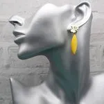 Длинные серьги с золотистыми камнями