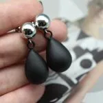 Дизайнерские серьги с черными элементами