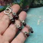 Серьги с гранатами - длинные, стильные модели