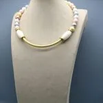 Украшения со светлыми камнями