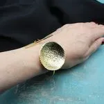Необычный крупный браслет
