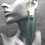 Стильные серьги с зелеными камнями