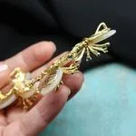 Крупная брошь в стиле шанель