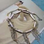 Чокер с цепями и жемчугом
