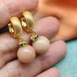 Стильные серьги с солнечным камнем